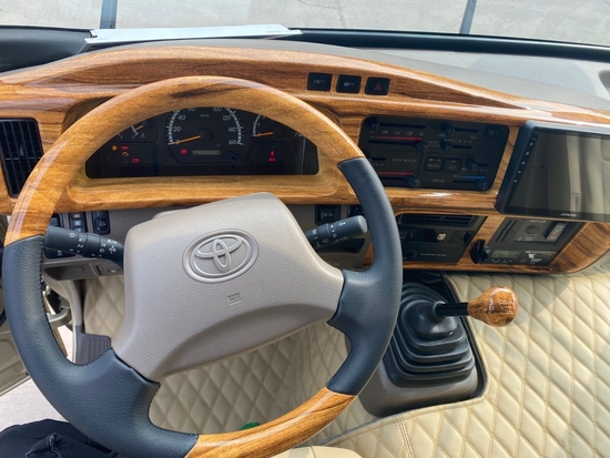 丰田考斯特12座配置价格外观多样选择