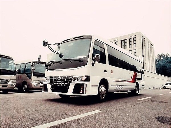 北京改装丰田考斯特12座无隔断房车价格