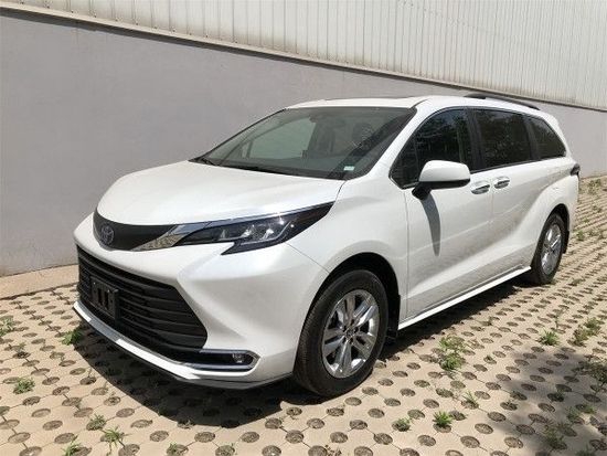 2022款丰田塞纳油混25l家用7座商务mpv