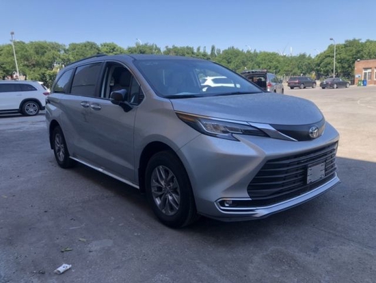 2022款墨版丰田塞纳两驱XLE优惠万元