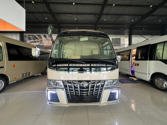 丰田考斯特12座豪华版增加隔断更安全