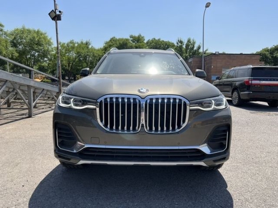 2022款美规版宝马X7曼哈顿绿最新优惠价