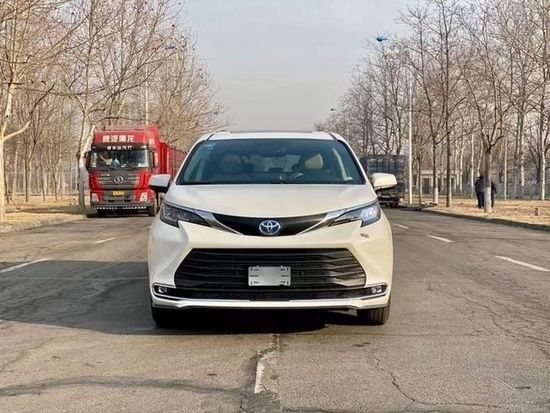 2022款丰田塞纳四驱2.5混合动力热销价