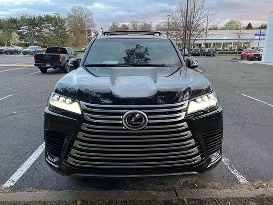2022款雷克萨斯LX600底价出击200万起售