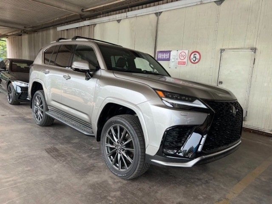 2022款雷克萨斯LX600港口现车价格228万