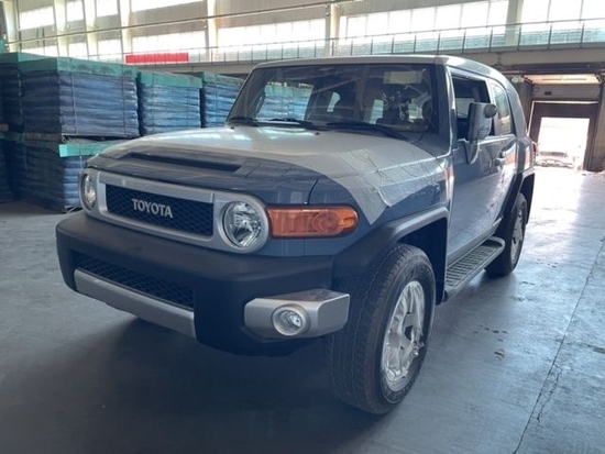 2022款丰田FJ酷路泽硬派越野国六60多万