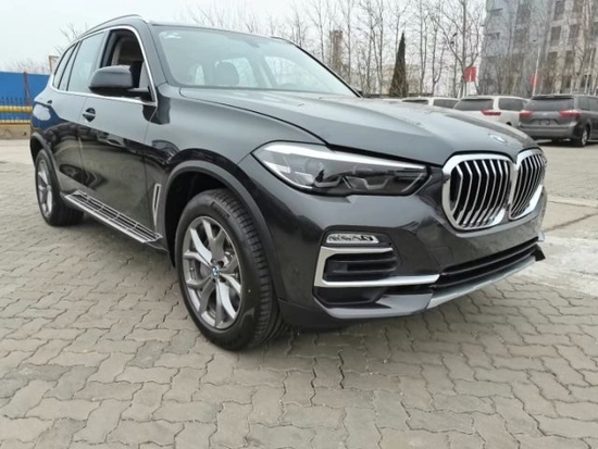 2022款宝马X5 3.0T现车手续齐全66.2万