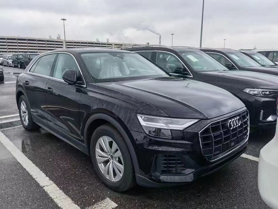2022款进口奥迪Q8动感造型 现车67万起