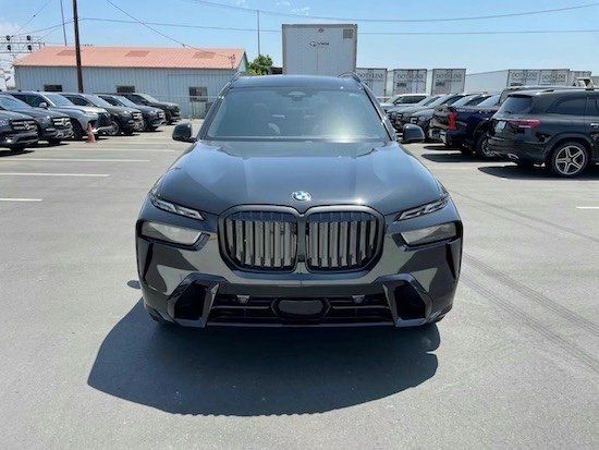 2023款宝马X7 现车最新配置国庆特惠价