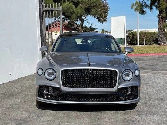 2022款宾利飞驰 天津港现车实拍仅320万