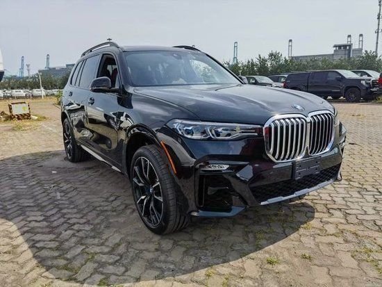 2022款宝马X7落地省5万 天津港现车优惠