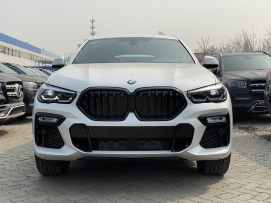 2022款宝马X6 M版豪华版 现车66万起售