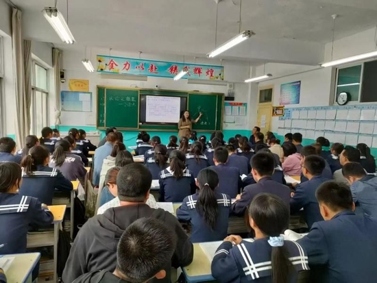 支教是一场双向奔赴,让大山深处的学子有了新目标。(受访者提供)
