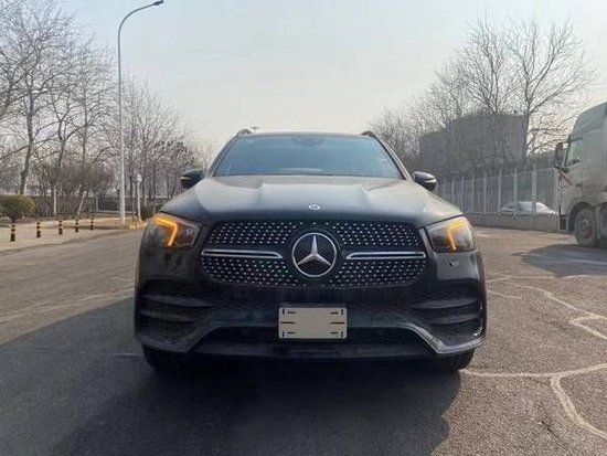 2023款奔驰GLE350售价60余万提车送礼