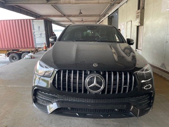 2022款加版GLE53 COUPE黑红 121万回馈