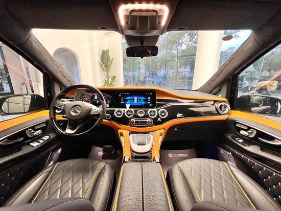 奔驰威霆高顶七座特价很戳年轻人的审美