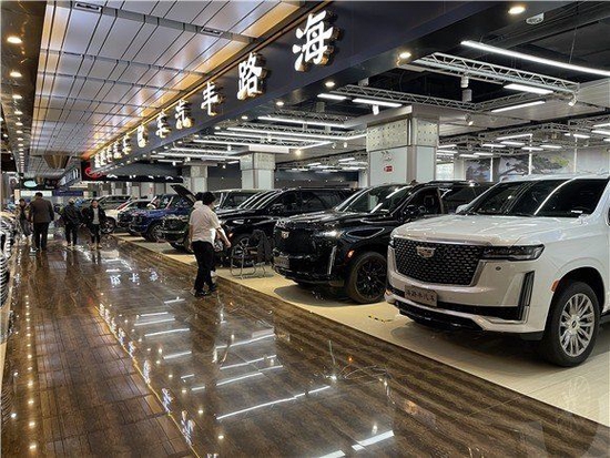 2023款凯雷德6.2L ESV加长运动惊艳全场