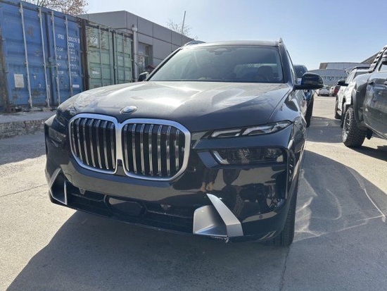 23款宝马X7现车多少钱 实车参数分解图