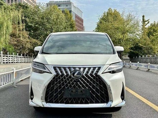 雷克萨斯LM300和LM350现车特价港口出售
