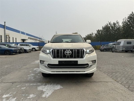 新一代丰田霸道4000国六现车63万起售