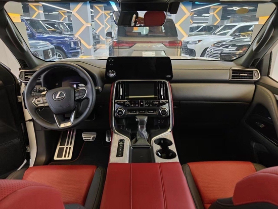2023款雷克萨斯LX600 港口现车让利促销