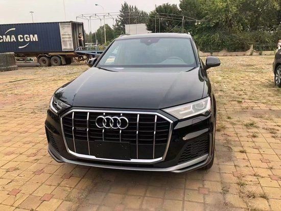 2022款奥迪Q7 2.0T港口现车最底价50万