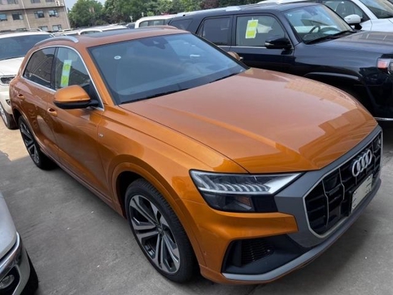 全新22款奥迪Q8天津港现车销售优惠万元