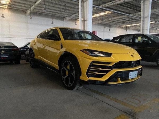 兰博基尼Urus店内现车大降价300万起售