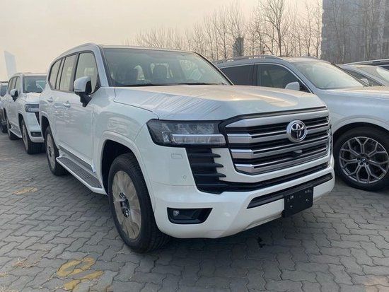 2023款丰田酷路泽3.5T 现车发售中95万