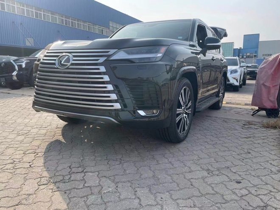 2023款雷克萨斯LX600港口现车跌破160万