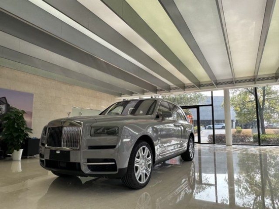 24款莱斯莱斯库里南灰色外观现车售价