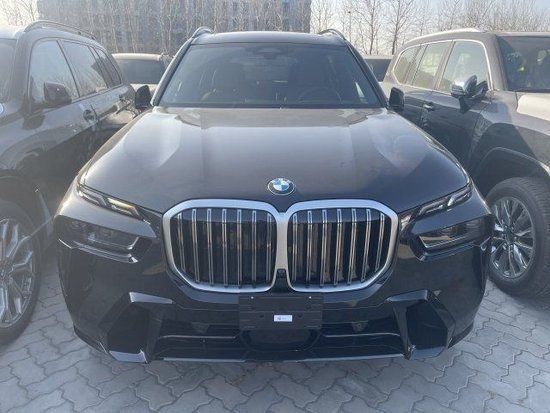 2023款美规加版宝马X7现车促销90万特惠