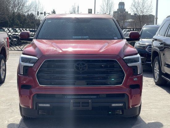 2023新款混动丰田红杉现车首付仅需20万