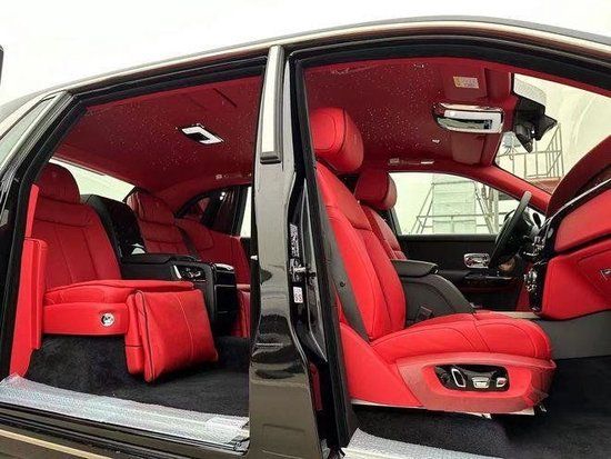 新款劳斯莱斯幻影加长顶级大佬钟爱座驾