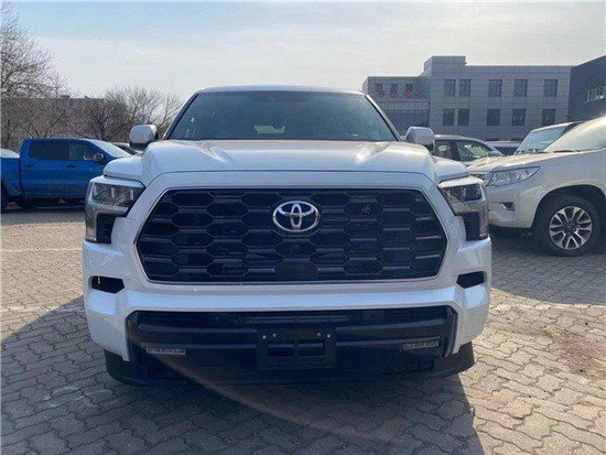 2023款丰田红杉3.5T展厅现车优惠大促销