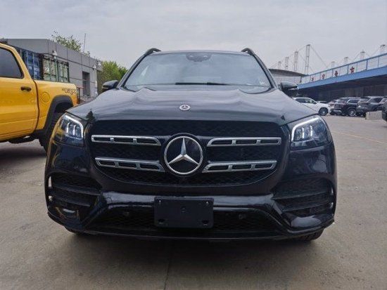 全新23款奔驰GLS450现车 首付仅需28万