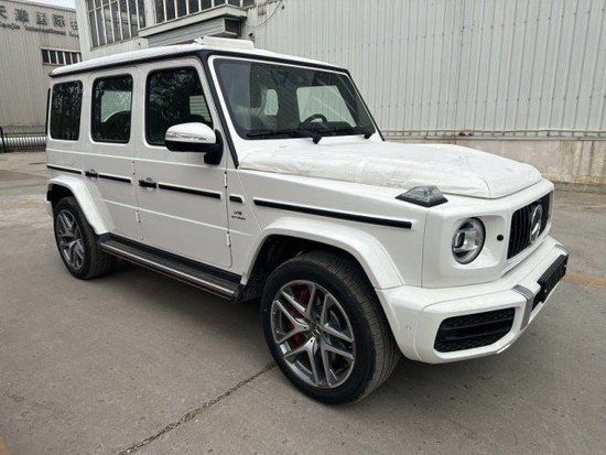 2023款奔驰G63港口现车直降27万可分期