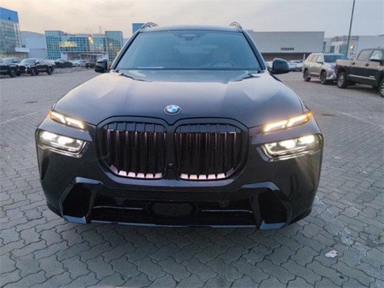 2023款宝马X7现车已到店 全系配置多选