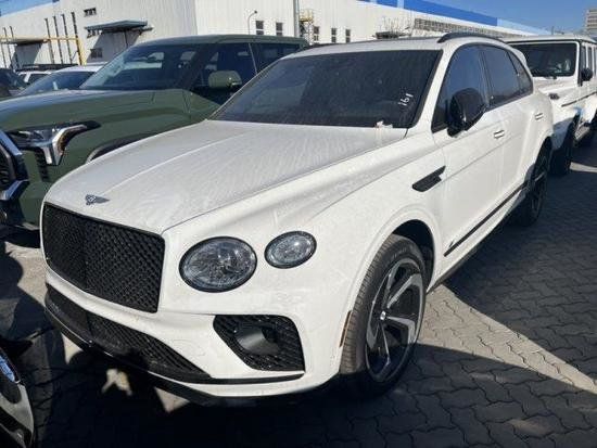 新宾利添越4.0T S暴力美学的完美体现