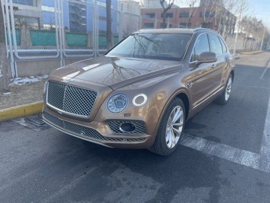 宾利添越混动3.0T现车 全系优惠20万起