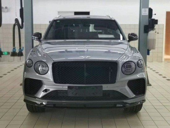 宾利添越4.0T V8S殿堂银 店内现车直提