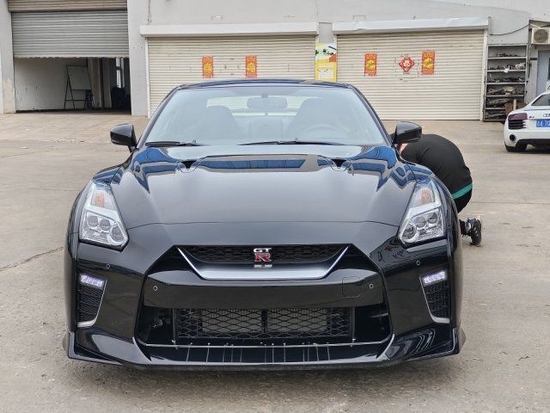 2023款日产GT-R全新亮相港口 优惠价格