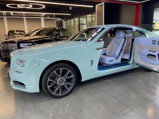劳斯莱斯魅影V12定制薄荷绿港口现车