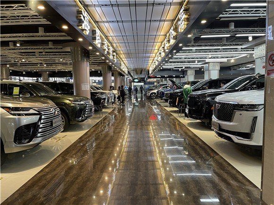 加版高配23款凯雷德汽油现车报价精准