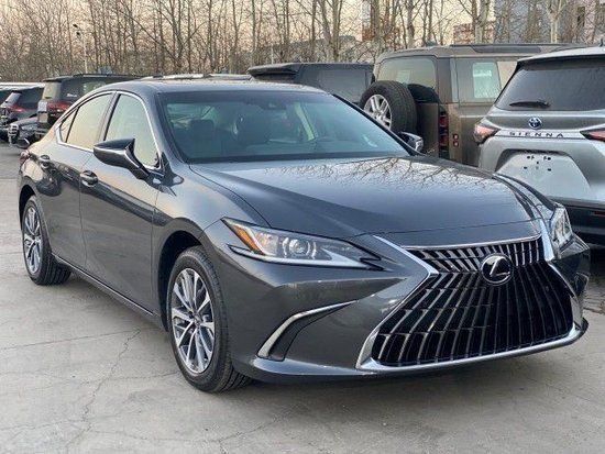 22款雷克萨斯ES250四驱标配低价30多万