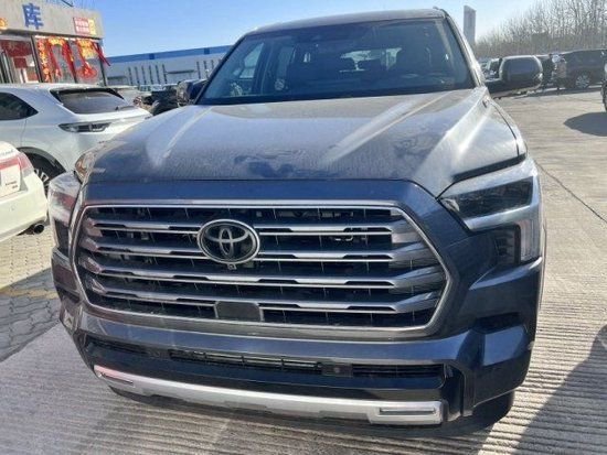 23款丰田红杉3.5T混动进口现车95万最低
