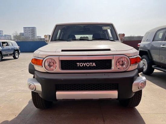 2023款丰田FJ酷路泽越野店内56万起售