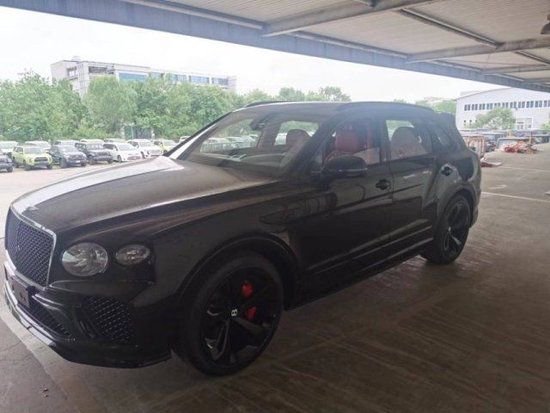 22款宾利添越混动3.0T 230万起配置全