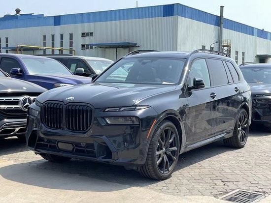 2023款宝马X7六月冲量亲情价90余万色全