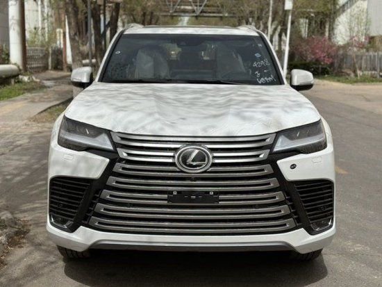 23款雷克萨斯LX600七座现车直降三十万